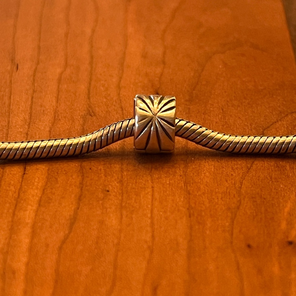 PANDORA Retired Sunburst Clip Spacer